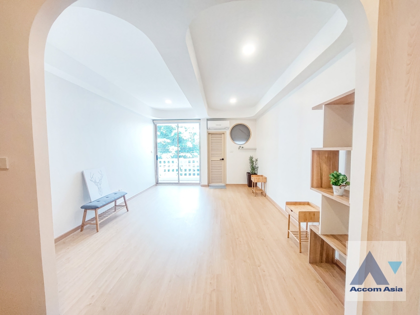 32  4 br House for rent and sale in Sukhumvit ,Bangkok BTS Thong Lo AA35744