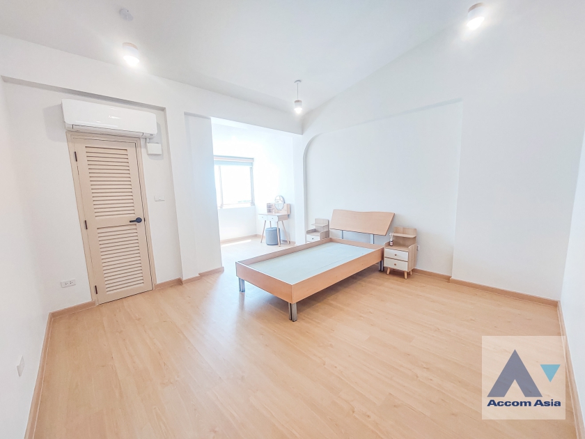 38  4 br House for rent and sale in Sukhumvit ,Bangkok BTS Thong Lo AA35744