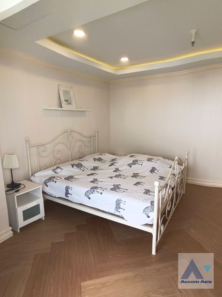 4  1 br Condominium For Sale in Silom ,Bangkok BTS Surasak at Nusa State Tower AA35748