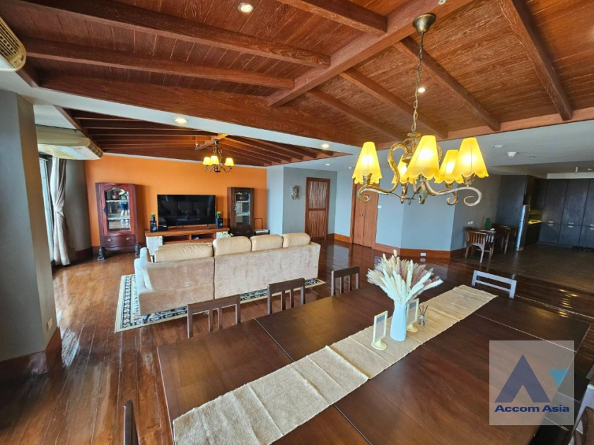 5  1 br Condominium For Sale in Silom ,Bangkok BTS Surasak at Nusa State Tower AA35749