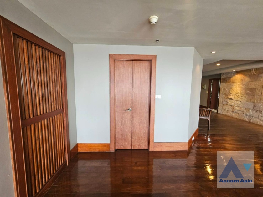  1  1 br Condominium For Sale in Silom ,Bangkok BTS Surasak at Nusa State Tower AA35749
