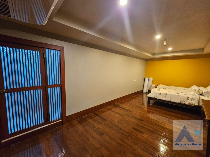 8  1 br Condominium For Sale in Silom ,Bangkok BTS Surasak at Nusa State Tower AA35749