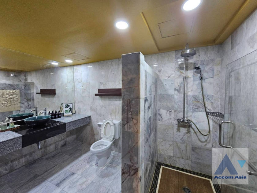 10  1 br Condominium For Sale in Silom ,Bangkok BTS Surasak at Nusa State Tower AA35749