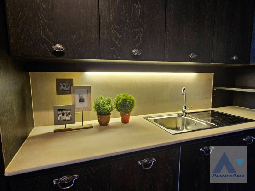 7  1 br Condominium For Sale in Silom ,Bangkok BTS Surasak at Nusa State Tower AA35749