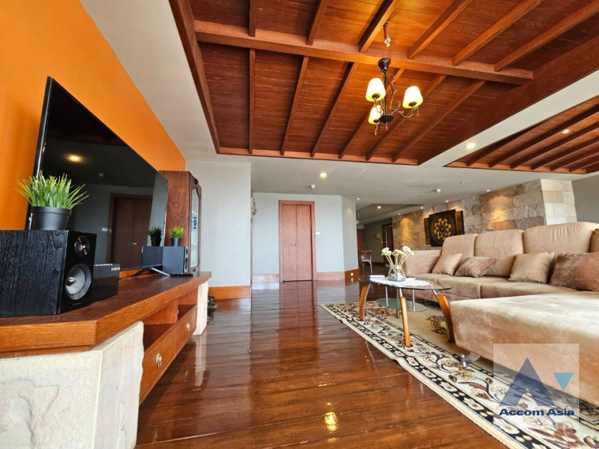 17  1 br Condominium For Sale in Silom ,Bangkok BTS Surasak at Nusa State Tower AA35749