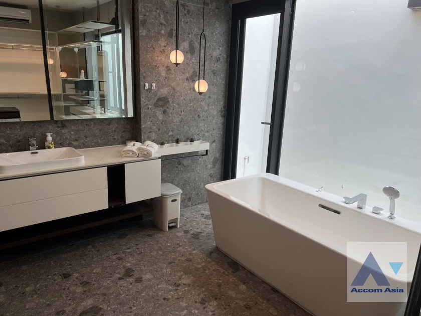 18  4 br House for rent and sale in Latkrabang ,Bangkok ARL Ban Thap Chang at Nantawan Rama 9-Srinakarin AA35751