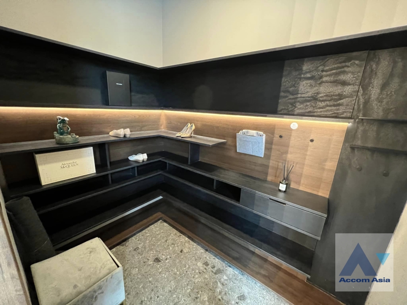 20  4 br House for rent and sale in Latkrabang ,Bangkok ARL Ban Thap Chang at Nantawan Rama 9-Srinakarin AA35751