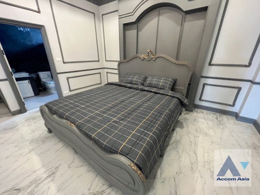 12  10 br House For Sale in Petchkasem ,Bangkok  AA35759