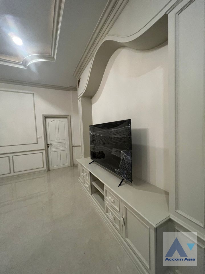 17  10 br House For Sale in Petchkasem ,Bangkok  AA35759