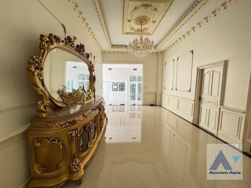 unit 10 Bedrooms  House For Sale in Petchkasem, Bangkok  (AA35759)