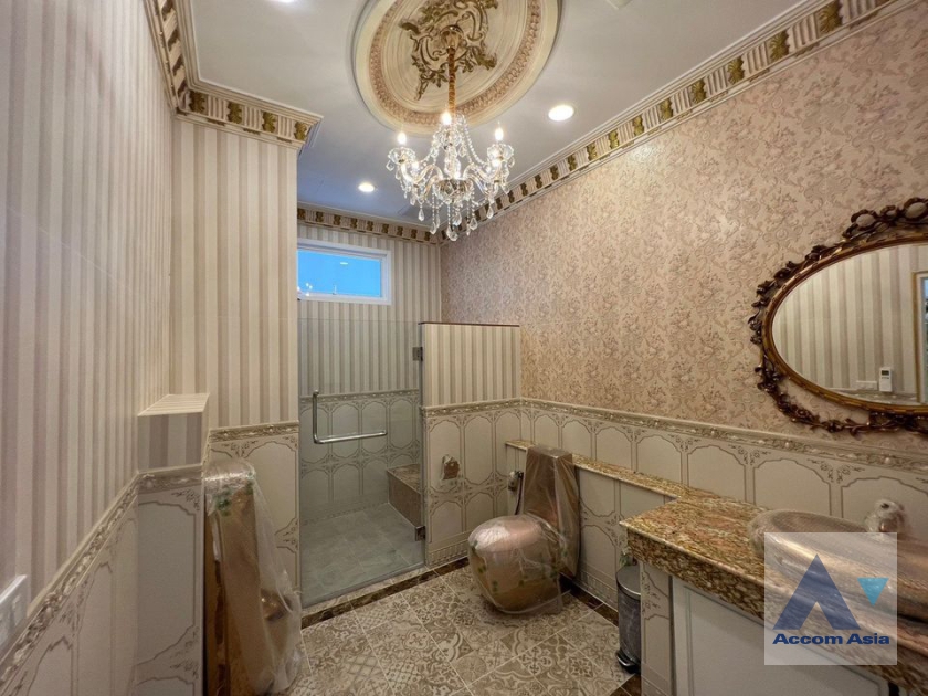 32  10 br House For Sale in Petchkasem ,Bangkok  AA35759