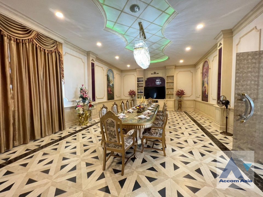 5  10 br House For Sale in Petchkasem ,Bangkok  AA35759