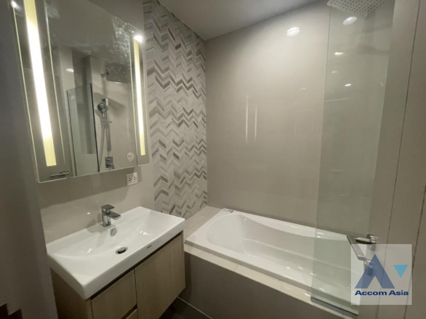 5  1 br Condominium For Sale in Sukhumvit ,Bangkok BTS Thong Lo at OKA HAUS Sukhumvit 36 AA35795