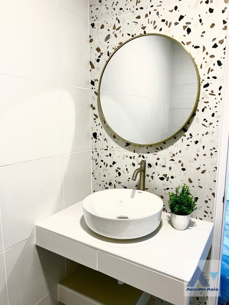 4  5 br House for rent and sale in Sukhumvit ,Bangkok BTS Phra khanong AA35823