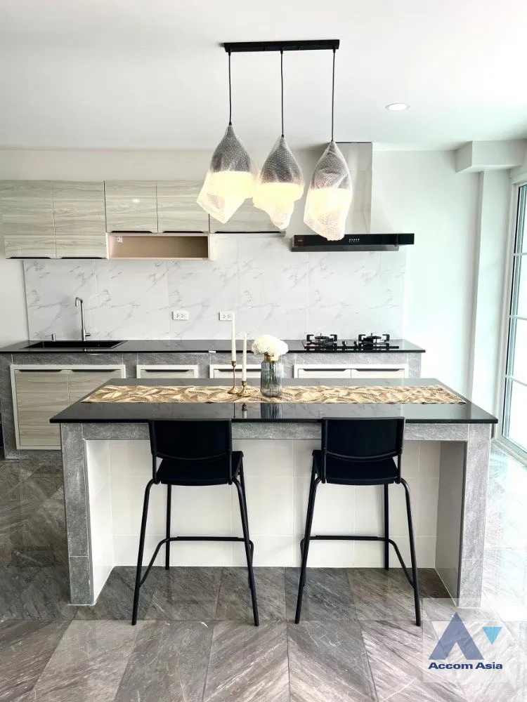 unitHome Office, Pet friendly |  5 Bedrooms  House For Rent & Sale in Sukhumvit, Bangkok  near BTS Phra khanong (AA35823)