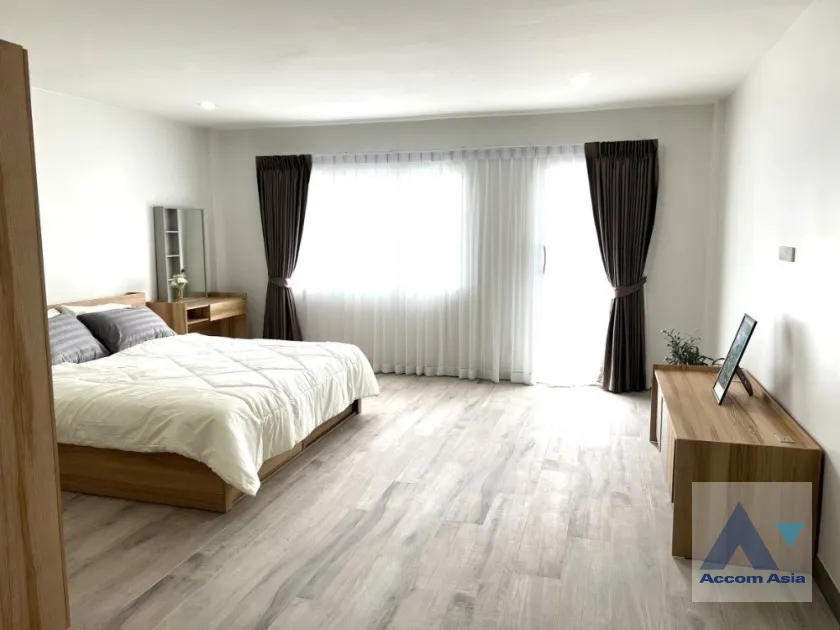 unitHome Office, Pet friendly |  5 Bedrooms  House For Rent & Sale in Sukhumvit, Bangkok  near BTS Phra khanong (AA35823)