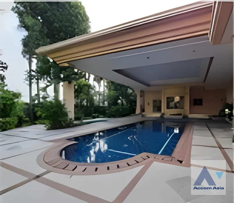 unit 4 Bedrooms  House For Rent in ,   (AA35825)