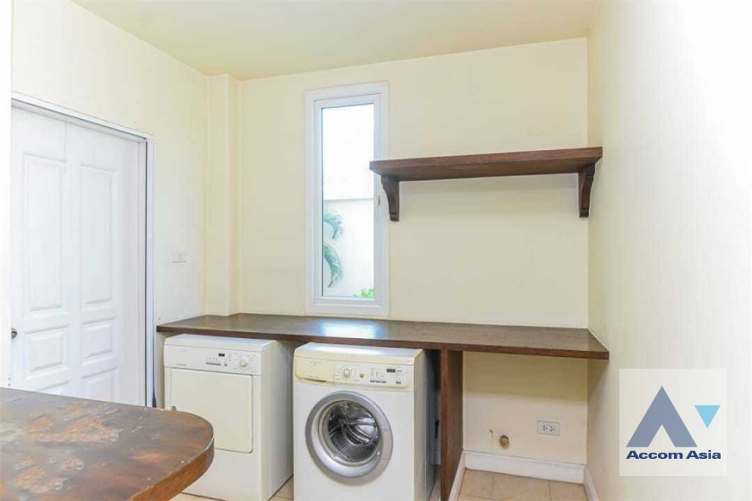 13  3 br House For Sale in Samutprakan ,  at Southern California AA35866