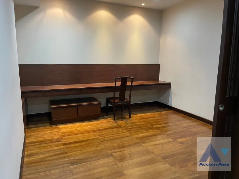 unit 3 Bedrooms  Apartment For Rent in Sukhumvit, Bangkok  near BTS Thong Lo (AA35878)