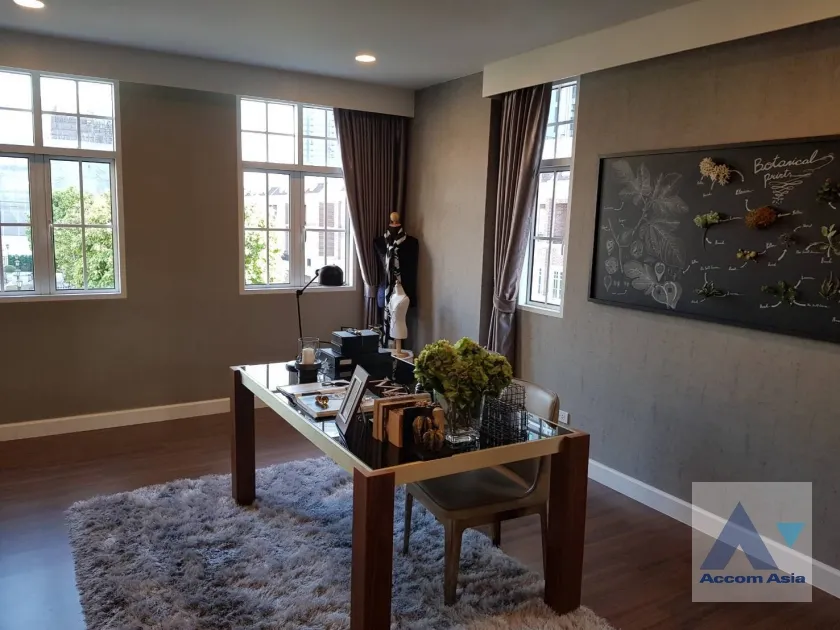 unit 4 Bedrooms  Townhouse For Rent & Sale in Sukhumvit, Bangkok  near BTS On Nut (AA35895)