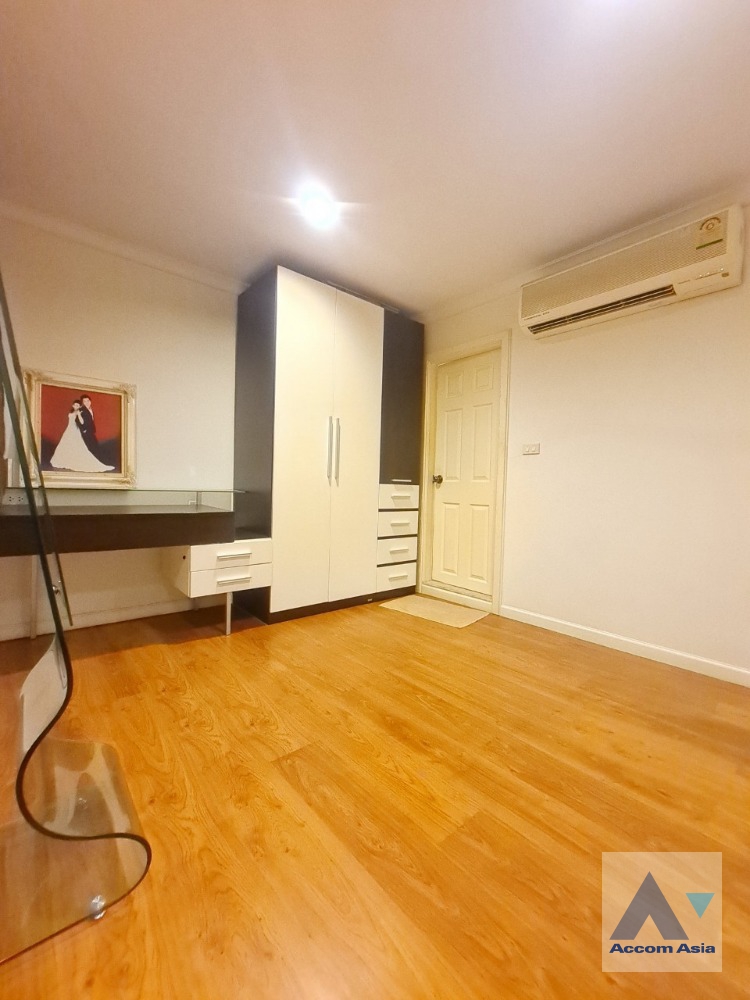 5  1 br Condominium For Sale in Sathorn ,Bangkok BRT Thanon Chan at Lumpini Suite Ratchada AA35898