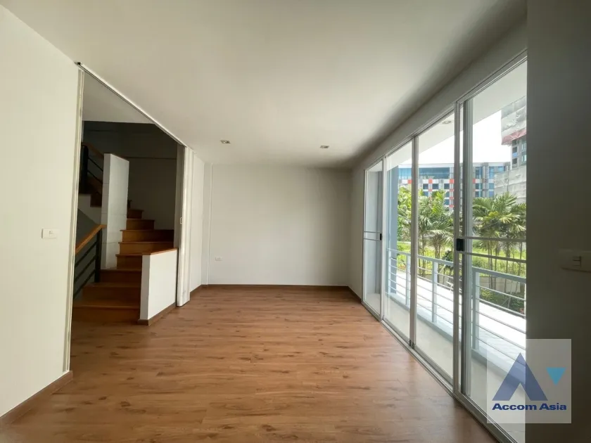 unit 4 Bedrooms  House For Rent & Sale in Phaholyothin, Bangkok  near MRT Lat Phrao (AA35914)