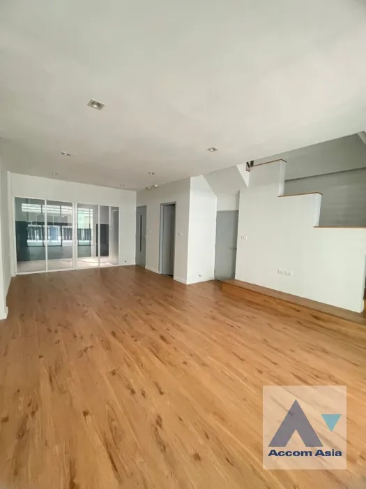  1  4 br House for rent and sale in Phaholyothin ,Bangkok MRT Lat Phrao AA35914