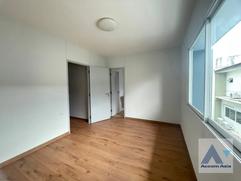 5  4 br House for rent and sale in Phaholyothin ,Bangkok MRT Lat Pharo AA35914