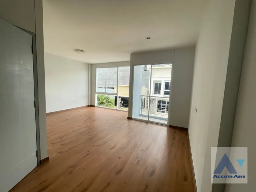 6  4 br House for rent and sale in Phaholyothin ,Bangkok MRT Lat Pharo AA35914