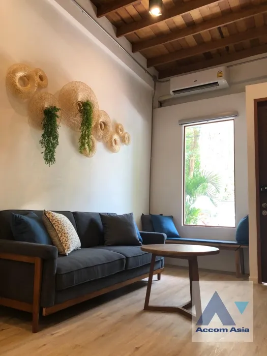  2  2 br House For Rent in Dusit ,Bangkok  AA35917