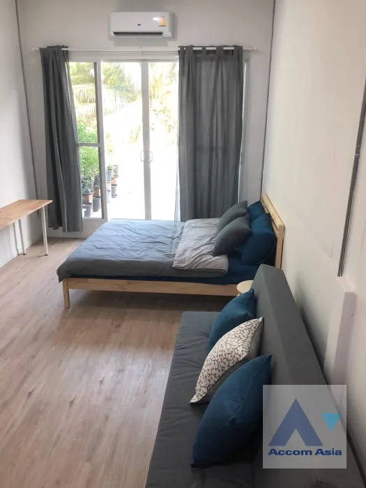 unit 2 Bedrooms  House For Rent in Dusit, Bangkok  (AA35917)