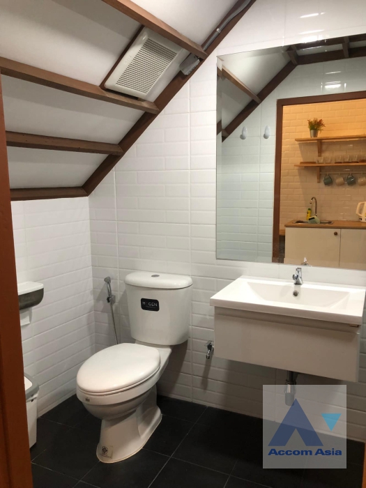 8  2 br House For Rent in Dusit ,Bangkok  AA35917