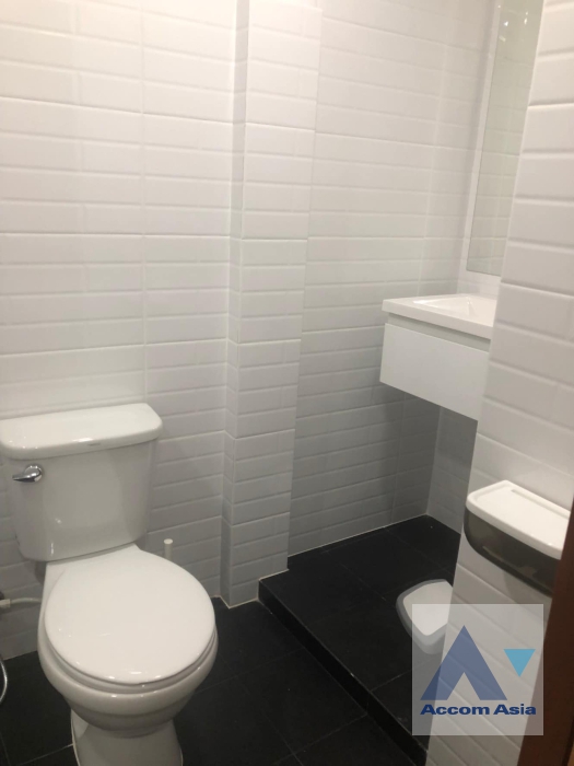 9  2 br House For Rent in Dusit ,Bangkok  AA35917