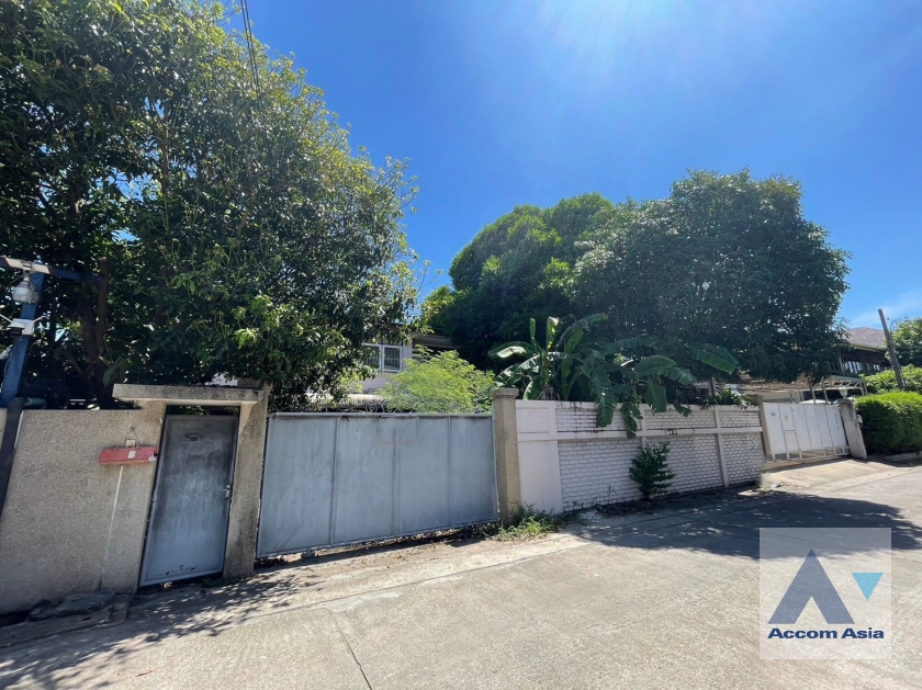  2  House For Sale in Sukhumvit ,Bangkok BTS Phra khanong AA35921