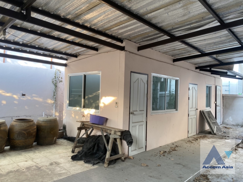 5  House For Sale in Sukhumvit ,Bangkok BTS Phra khanong AA35921