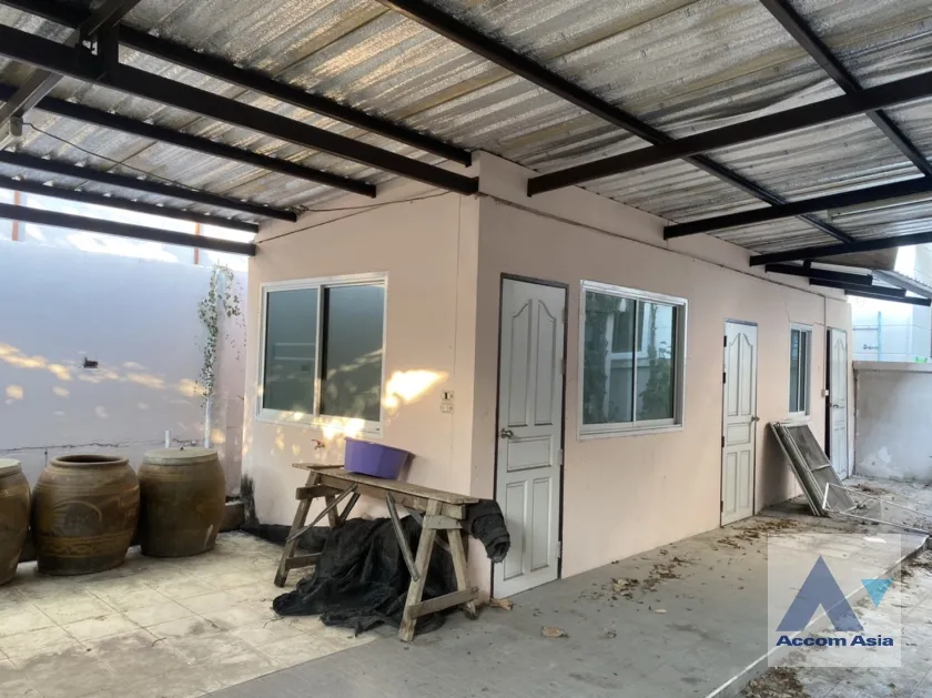 5  House For Sale in Sukhumvit ,Bangkok BTS Phra khanong AA35921