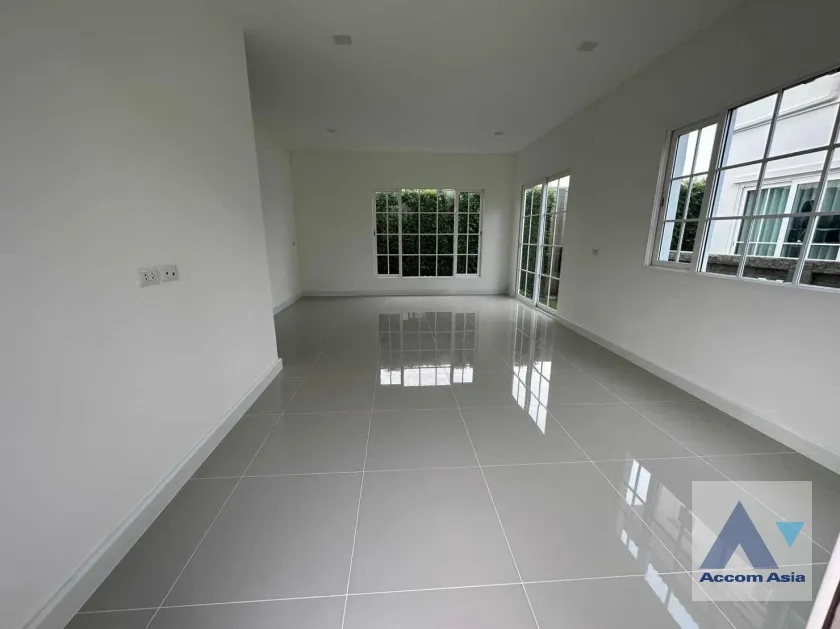 unit 4 Bedrooms  House For Rent in Samutprakan, Samutprakan  (AA35969)