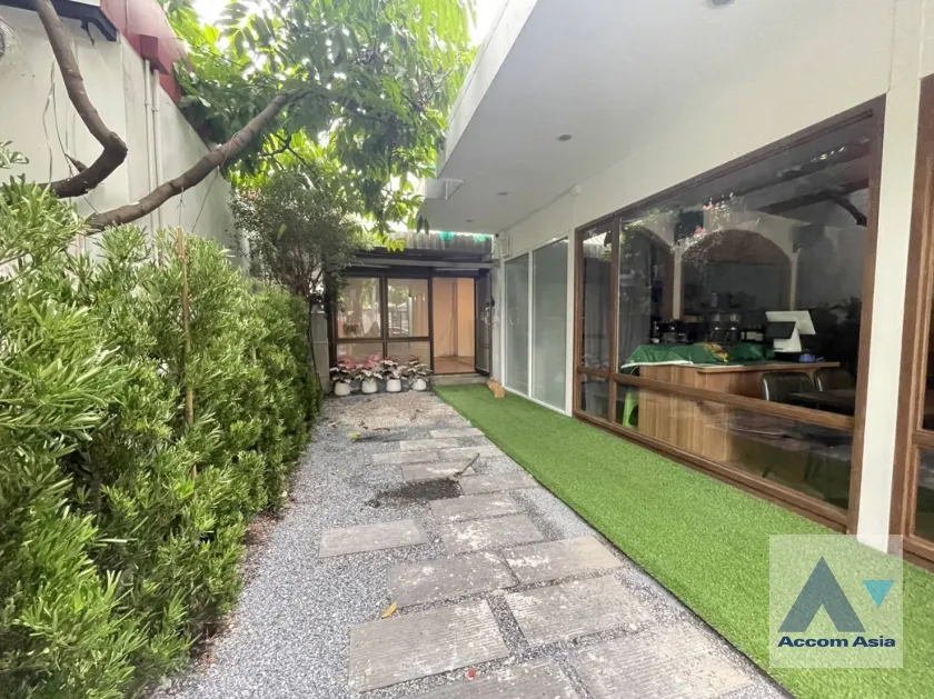 unit Retail / showroom For Rent in Phaholyothin, Bangkok  near BTS Ari (AA35970)