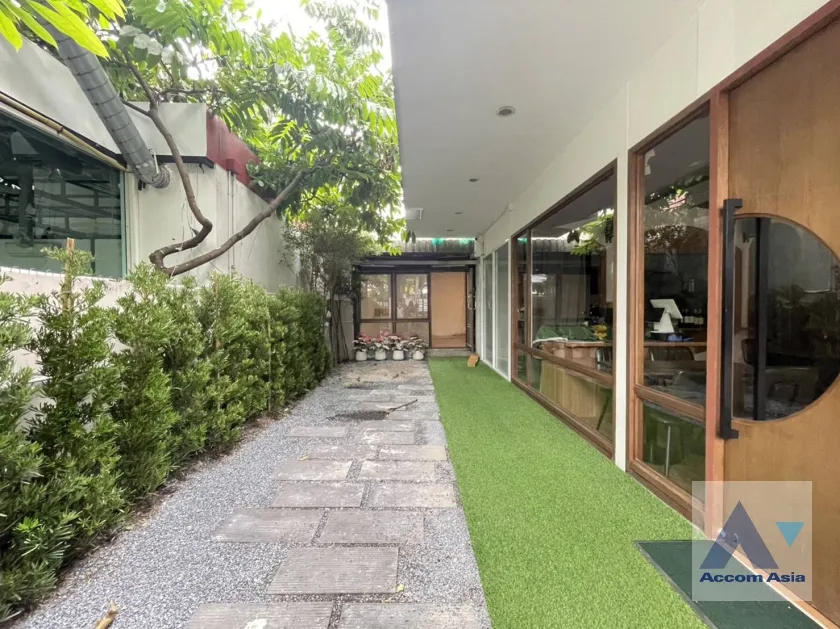 unit Retail / showroom For Rent in Phaholyothin, Bangkok  near BTS Ari (AA35970)