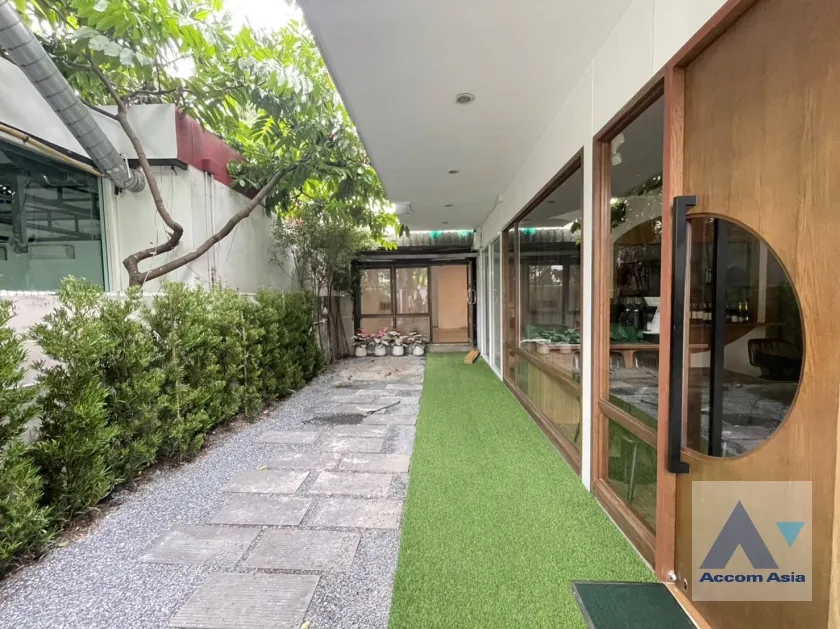 unit Retail / showroom For Rent in Phaholyothin, Bangkok  near BTS Ari (AA35970)