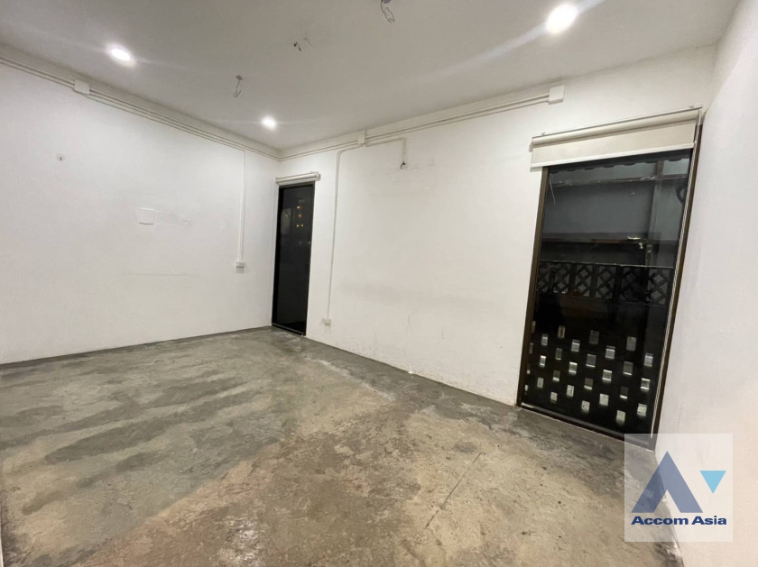 5  Retail / Showroom For Rent in Phaholyothin ,Bangkok BTS Ari AA35970