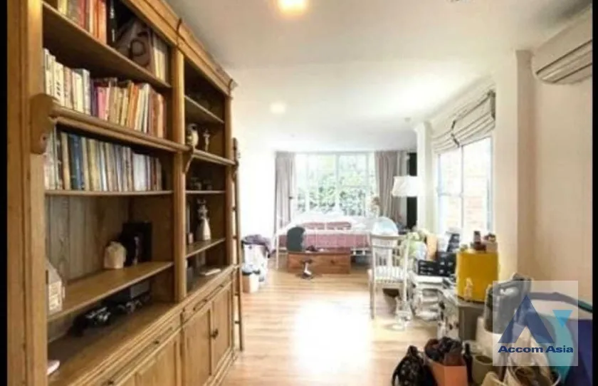 unit 2 Bedrooms  Townhouse For Sale in Lat Phrao, Bangkok  (AA35990)