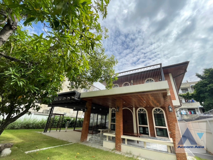  1  4 br House For Rent in Phaholyothin ,Bangkok ARL Makkasan - BTS Victory Monument AA36013