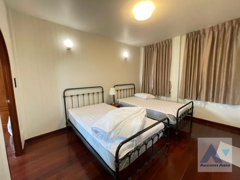 13  4 br House For Rent in Phaholyothin ,Bangkok ARL Makkasan - BTS Victory Monument AA36013