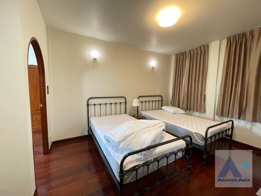 18  4 br House For Rent in Phaholyothin ,Bangkok ARL Makkasan - BTS Victory Monument AA36013