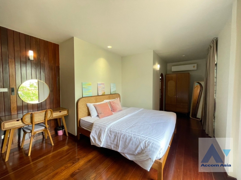 26  4 br House For Rent in Phaholyothin ,Bangkok ARL Makkasan - BTS Victory Monument AA36013