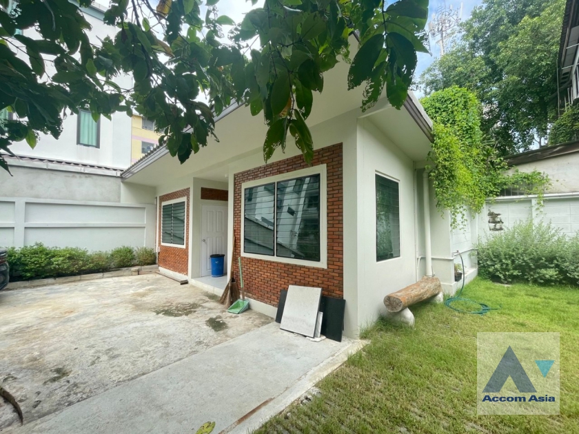 55  4 br House For Rent in Phaholyothin ,Bangkok ARL Makkasan - BTS Victory Monument AA36013