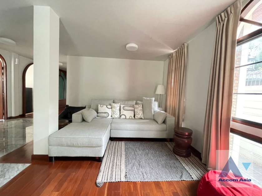 24  4 br House For Rent in Phaholyothin ,Bangkok ARL Makkasan - BTS Victory Monument AA36013