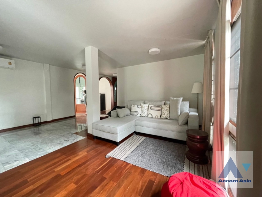 25  4 br House For Rent in Phaholyothin ,Bangkok ARL Makkasan - BTS Victory Monument AA36013