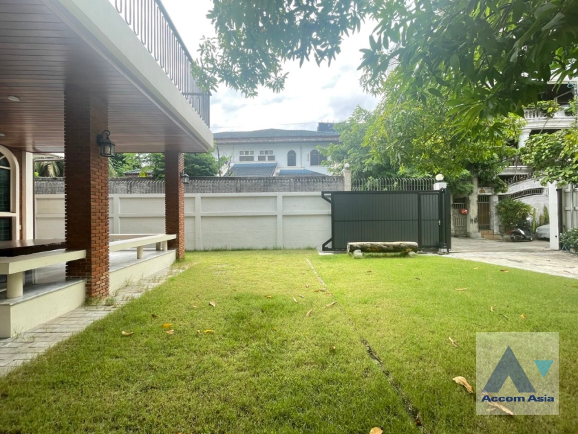 57  4 br House For Rent in Phaholyothin ,Bangkok ARL Makkasan - BTS Victory Monument AA36013